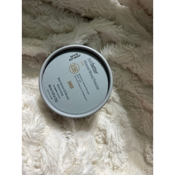 NEW! Skinbetter Science Sheer Sunscreen Compact - Picture 2 of 3